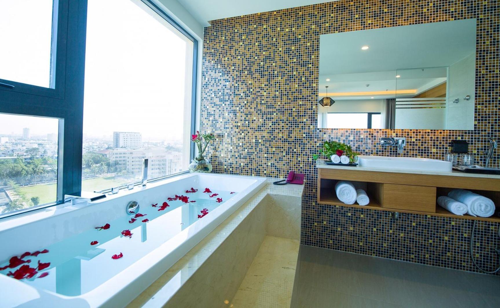 Nam Hotel & Residences Da Nang Exterior photo
